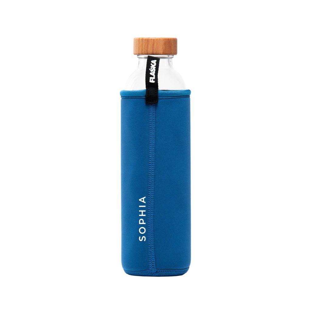 Costumized Flaska with name on blue neoprene sleeve